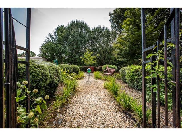 Matthews Manor Bed & Breakfast Εξωτερικό φωτογραφία